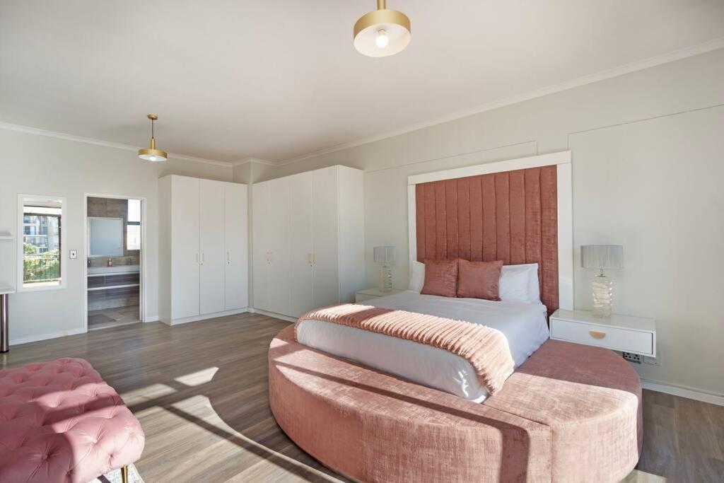 Style Penthouse - Backup Power Apartment *